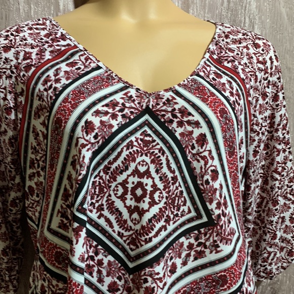 Heart and Soul Top Red Black White Floral Size L High Low Light Weight - Picture 3 of 16
